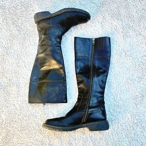 Born EUC Women’s Tall Black Boots Sz 6